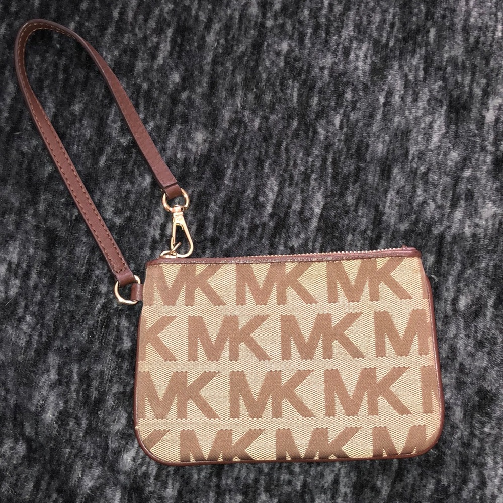 COPY - Michael Kors wristlet purse 👜